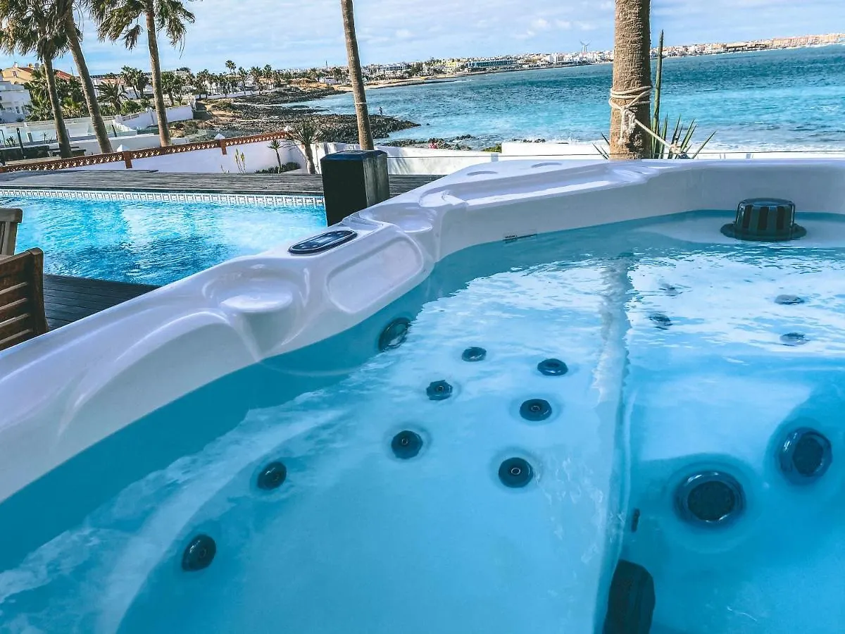 Villa Los Flamencos By Veaco- Beachfront & Pool Corralejo