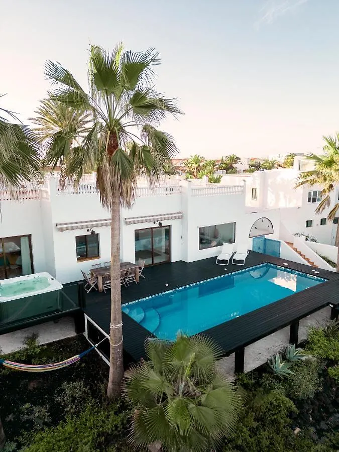 Villa Los Flamencos By Veaco- Beachfront & Pool Corralejo